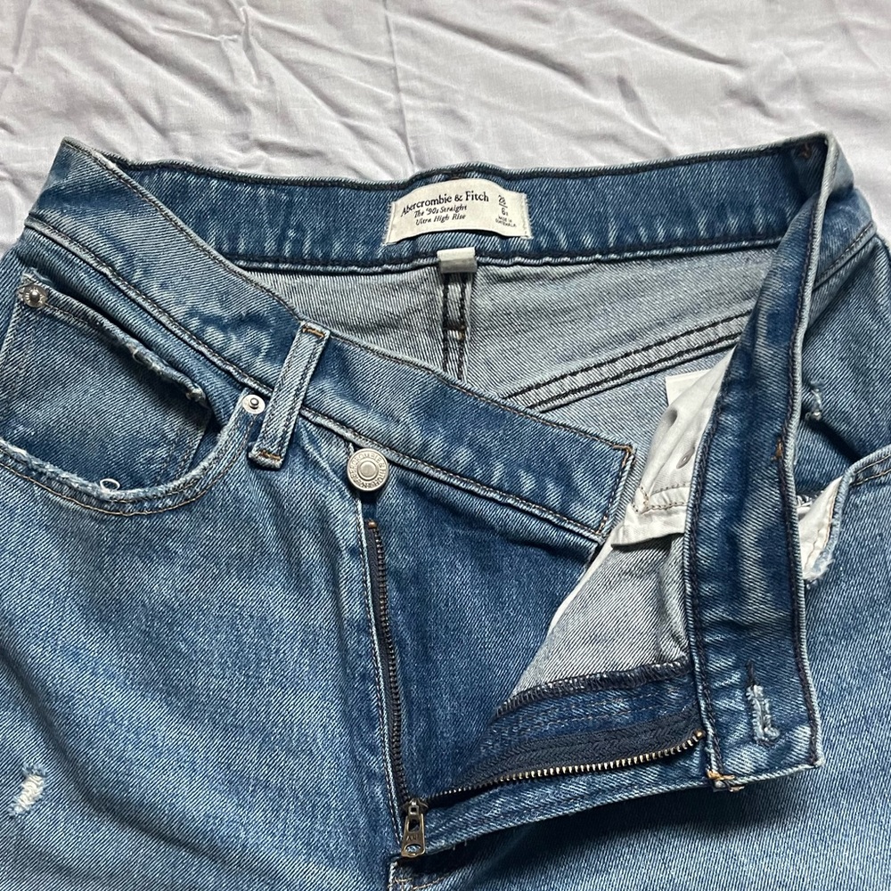 Abercrombie & Fitch Curve Love with asymmetrical button closure